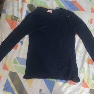 Stretchy blue long sleeve shirt with circle shoulder accessory